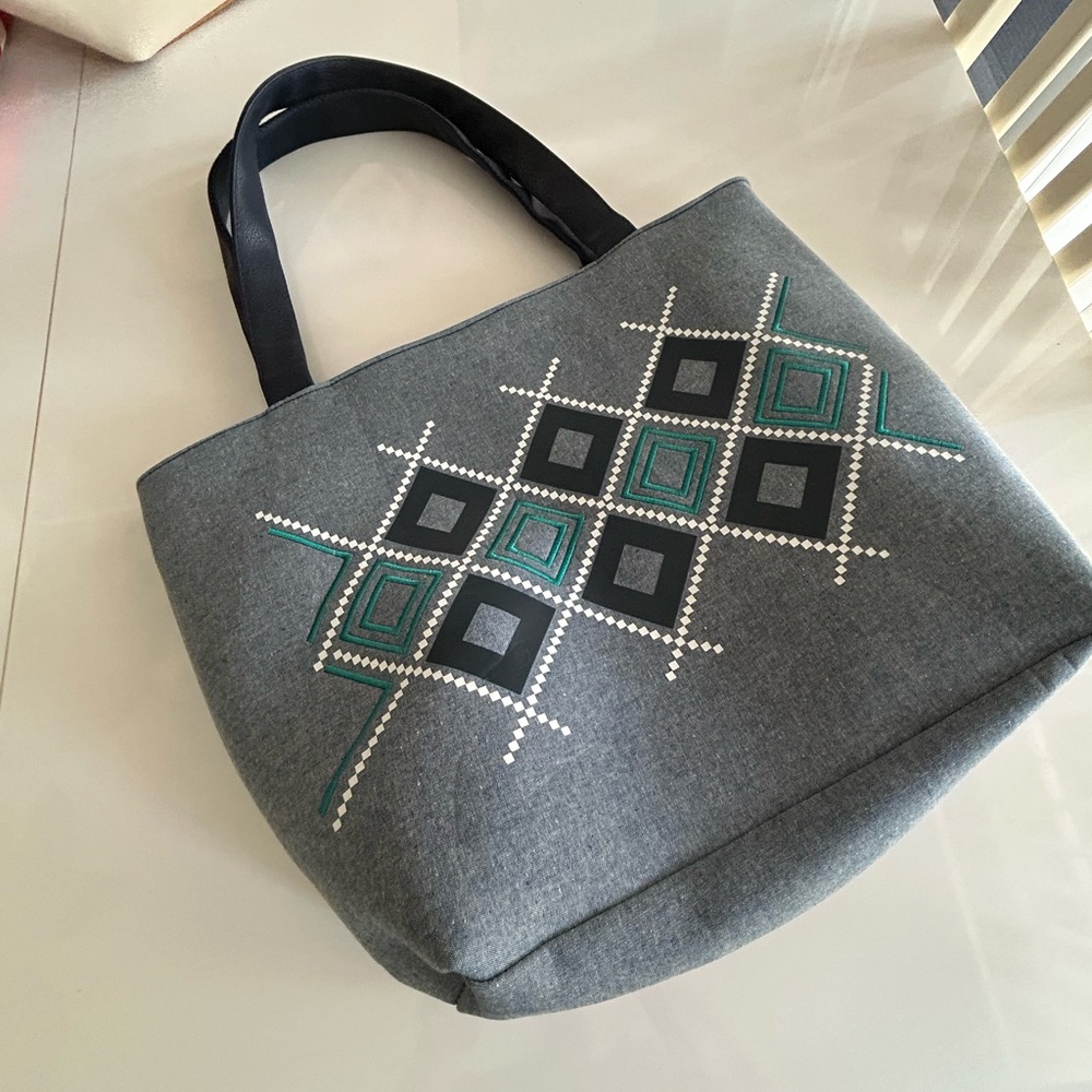 Shoulder Tote NWT